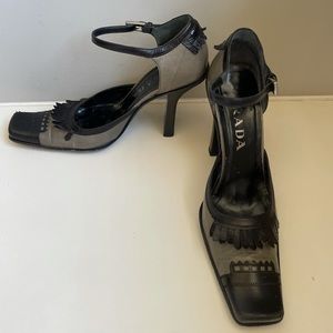 Prada classic black and grey heels 37
